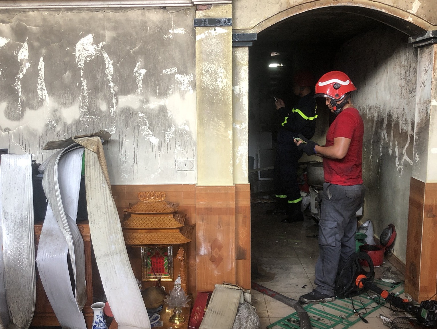 Nhanh chóng dập tắt đám cháy nhà dân ở phường Đông Hải 2, quận Hải An